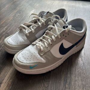 NIKE DUNK LOWS SIZE 9 MEN.